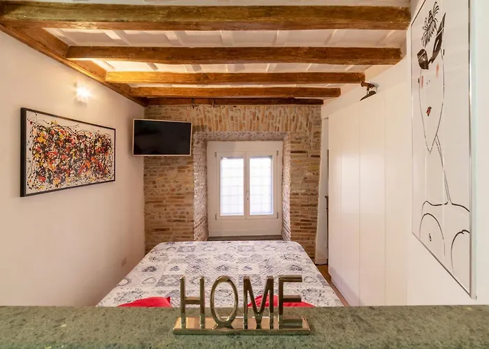 Guesthost - Largo Di Torre Argentina Cozy *