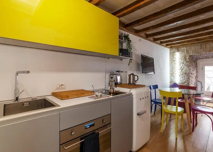 Апартаменты Guesthost - Largo Di Torre Argentina Cozy Рим