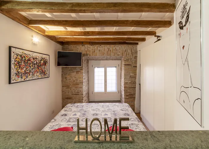 Guesthost - Largo Di Torre Argentina Cozy *