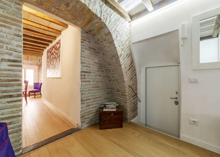 Guesthost - Largo Di Torre Argentina Cozy Апартаменты