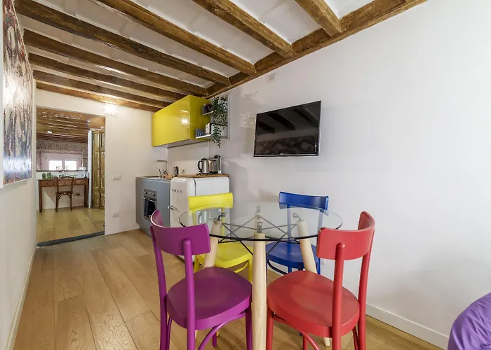 Guesthost - Largo Di Torre Argentina Cozy Апартаменты *
